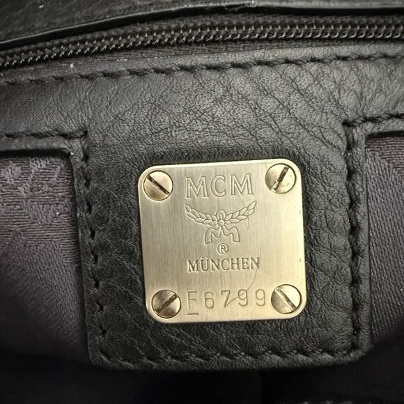 MCM Black Leather Shoulder Bag Authentic Vintage Munich Logo Plaque - Picture 9 of 10
